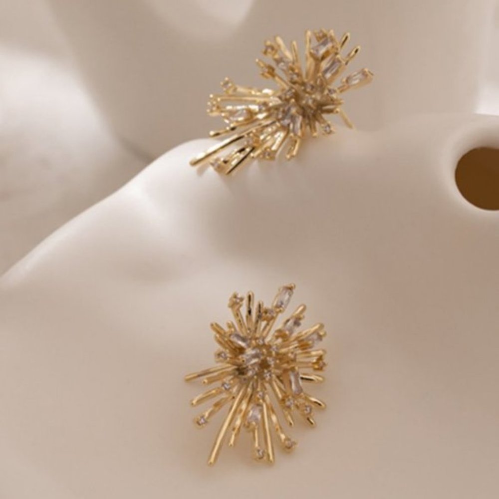 ^NEW 18K Gold Plated Baguette Diamond Spike Firework Earrings - Picture 2 of 4
